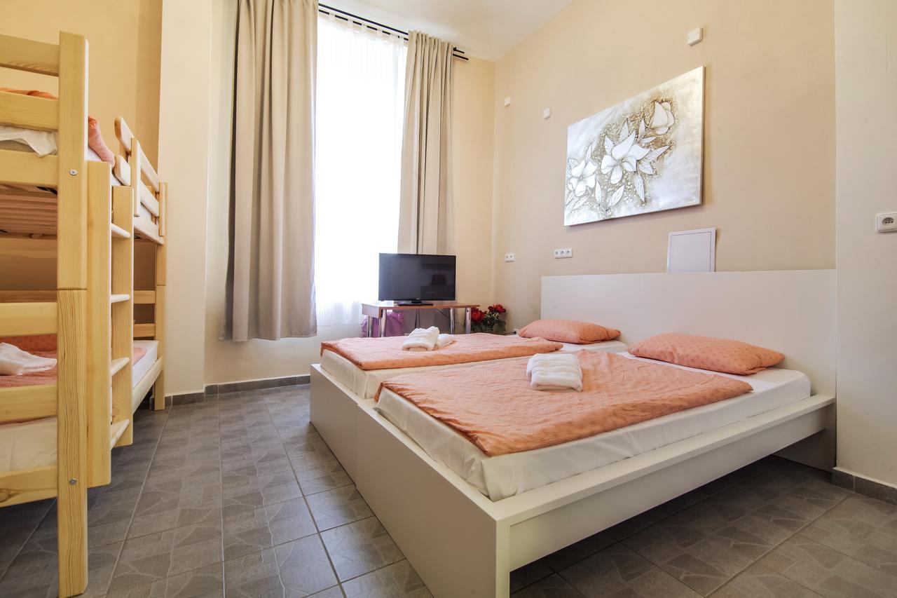 Aparthotel Zarra Prag Zimmer foto