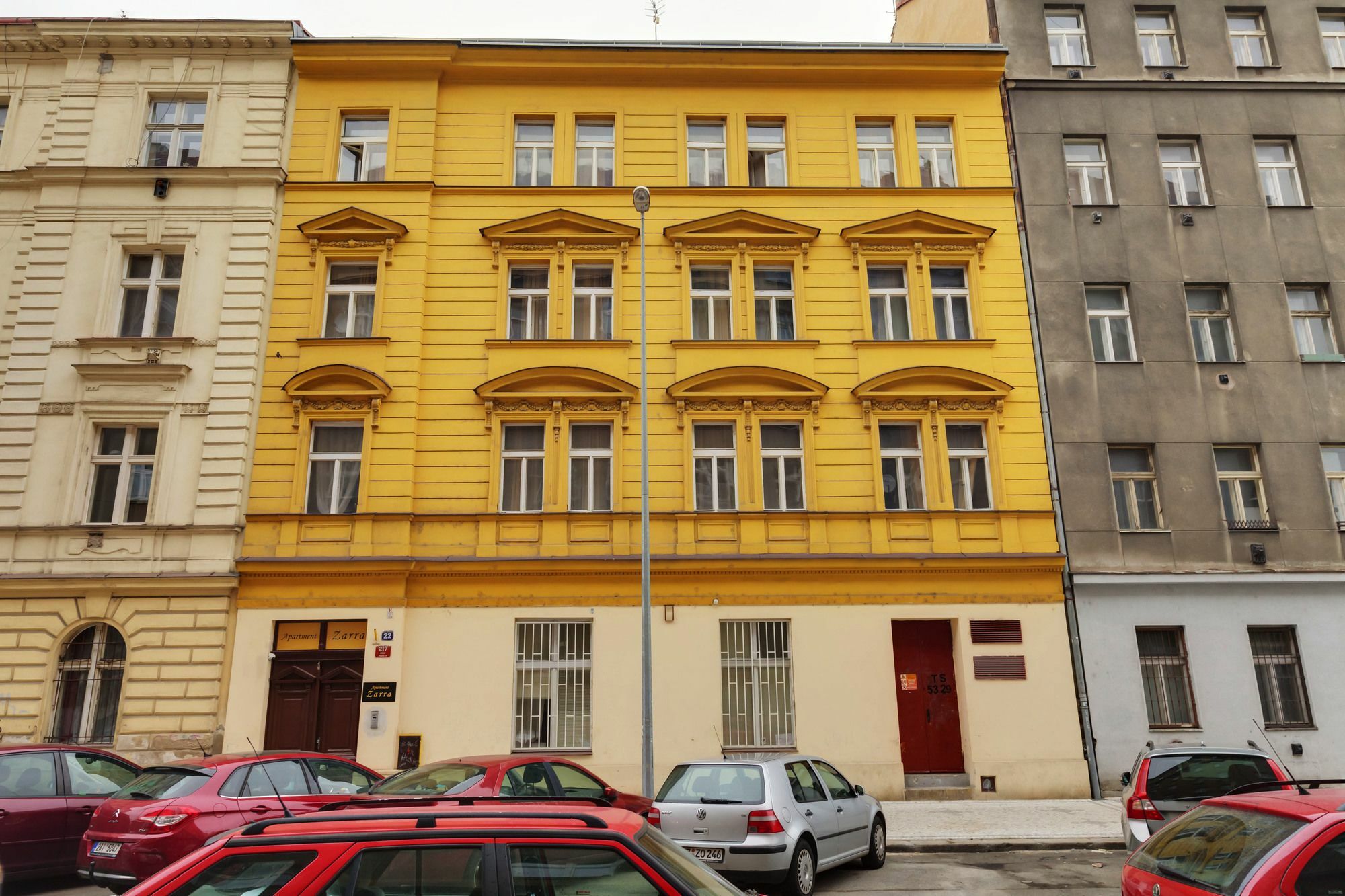 Aparthotel Zarra Prag Exterior foto